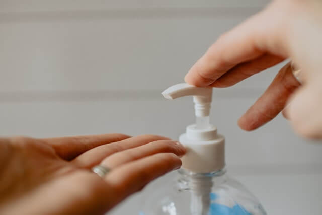 Membuat Pembersih Tangan “Hand Sanitizer” di Rumah